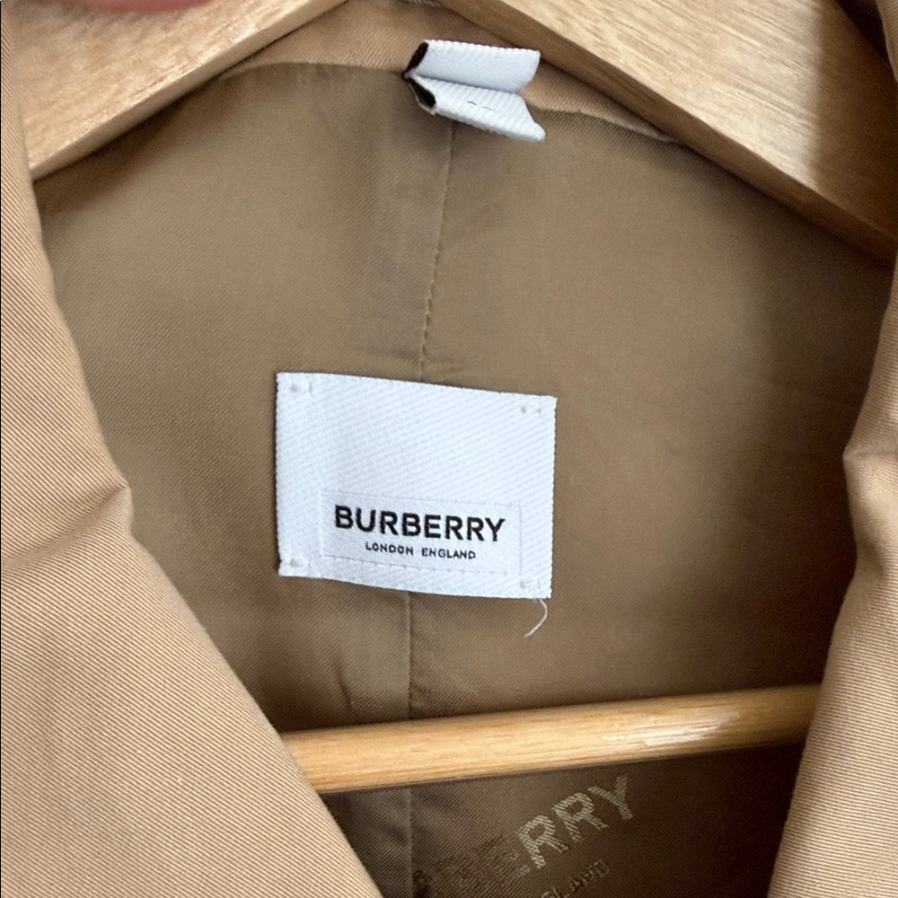 Burberry Beige Trench Coat with Black Lettering - Picture 2 of 6